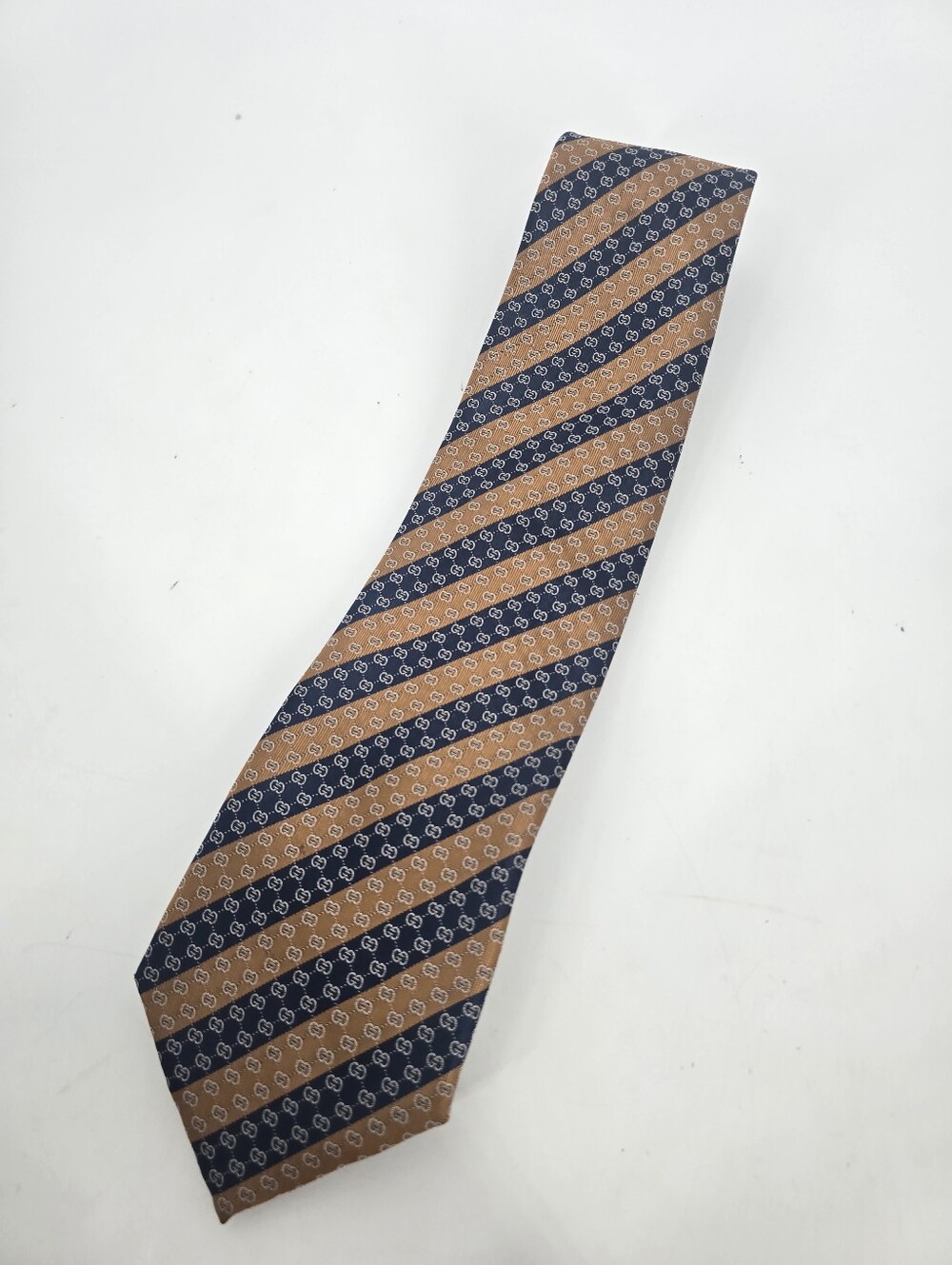 Gucci Men's Tan Blue Logo Horizontal Stripe Silk Tie